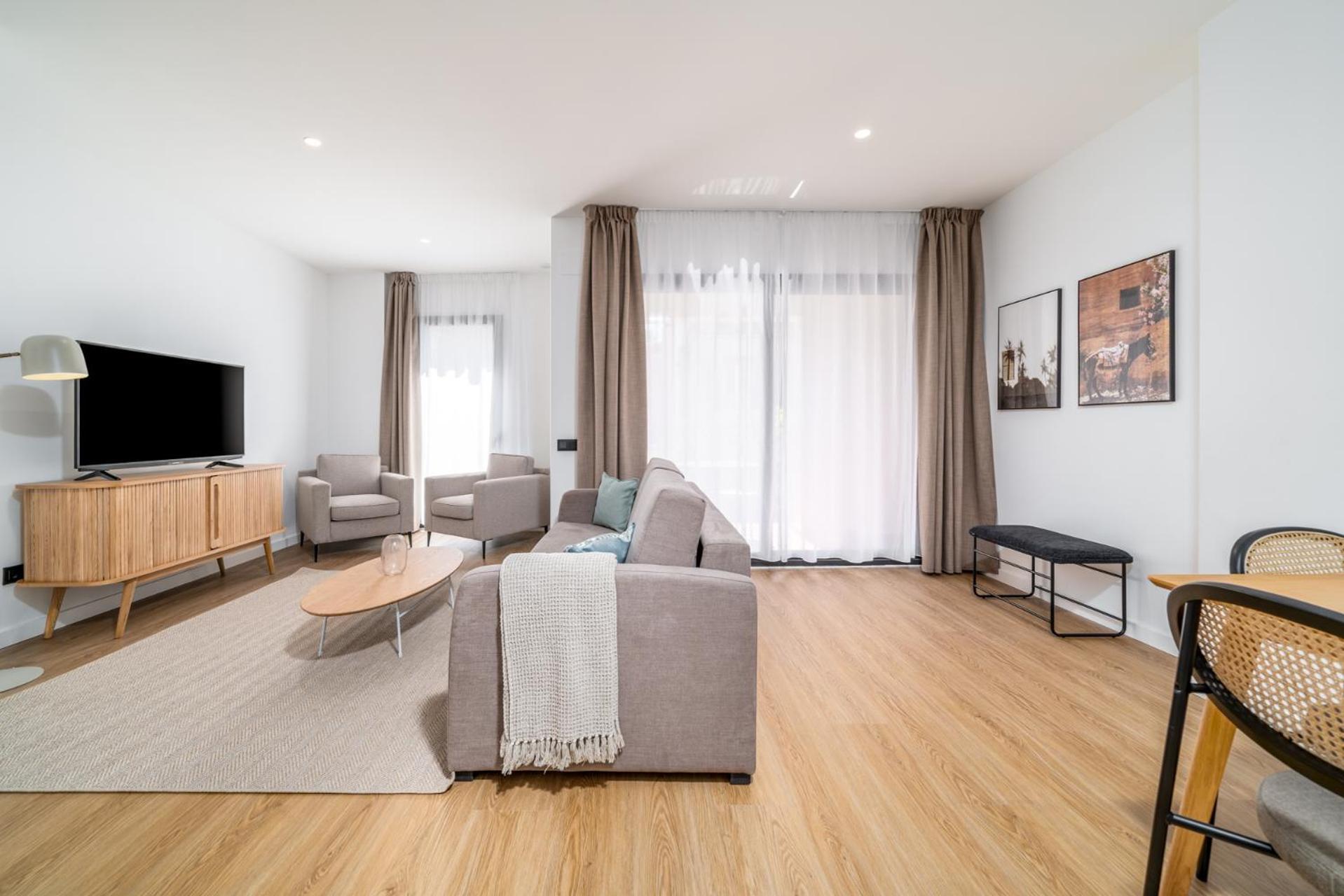Limehome Barcelona Placa Pirineus لوسبيتاليت دي يوبريغات المظهر الخارجي الصورة
