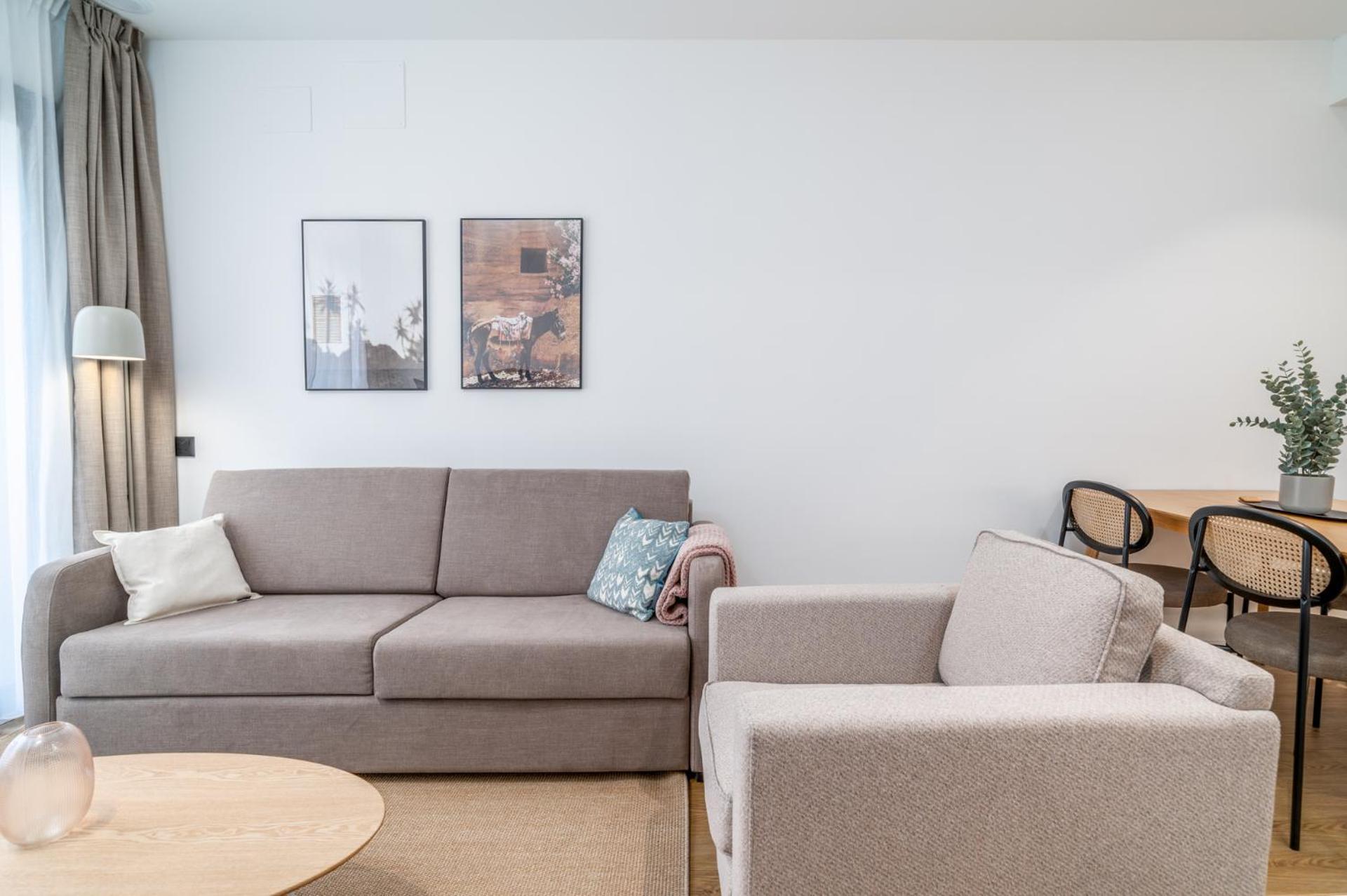 Limehome Barcelona Placa Pirineus لوسبيتاليت دي يوبريغات المظهر الخارجي الصورة