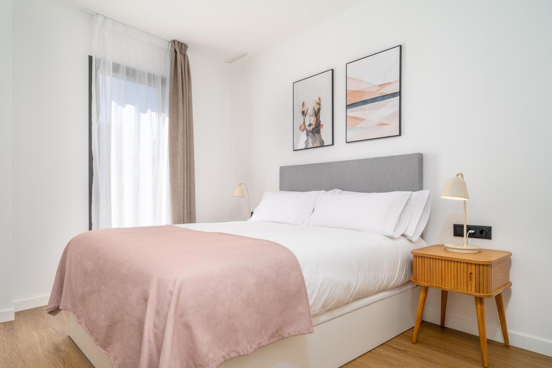 Limehome Barcelona Placa Pirineus لوسبيتاليت دي يوبريغات المظهر الخارجي الصورة