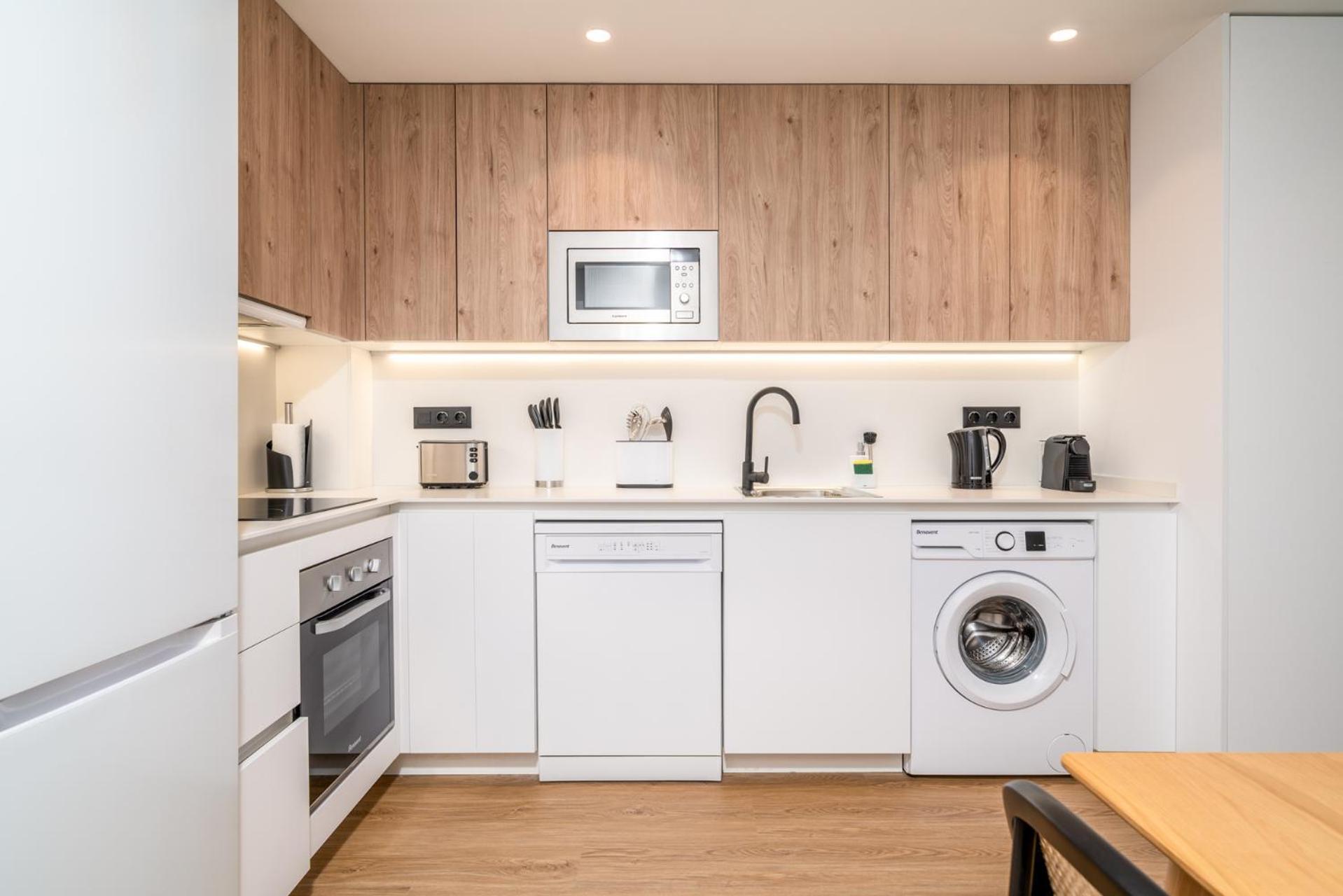 Limehome Barcelona Placa Pirineus لوسبيتاليت دي يوبريغات المظهر الخارجي الصورة