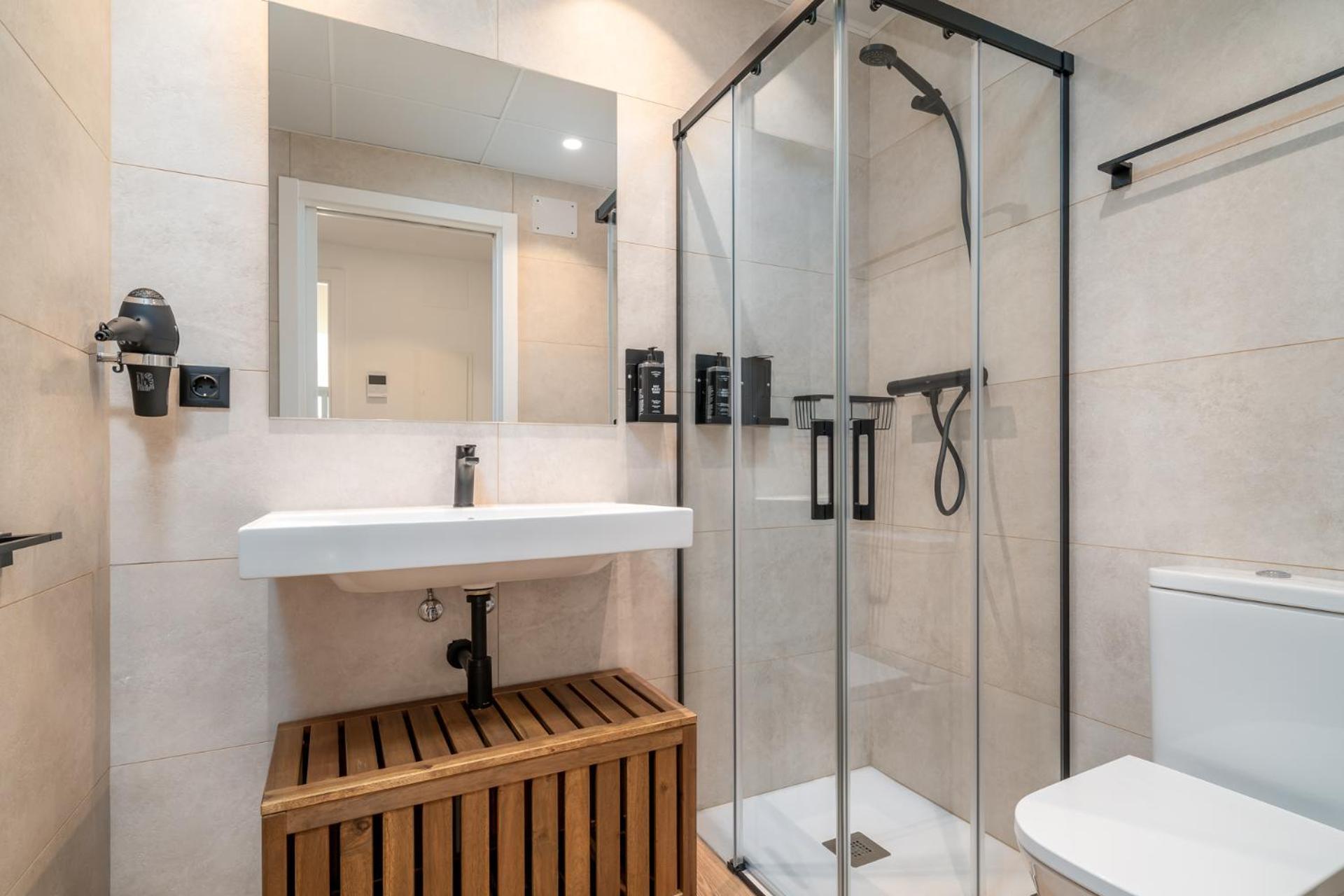 Limehome Barcelona Placa Pirineus لوسبيتاليت دي يوبريغات المظهر الخارجي الصورة