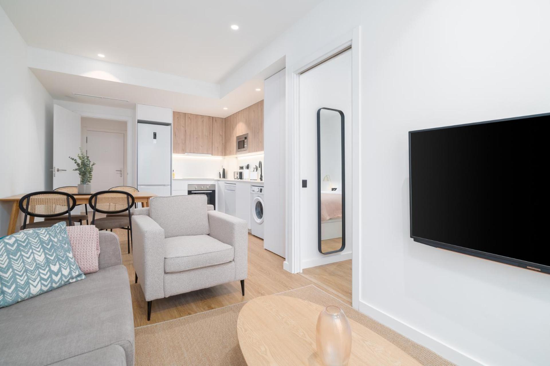 Limehome Barcelona Placa Pirineus لوسبيتاليت دي يوبريغات المظهر الخارجي الصورة