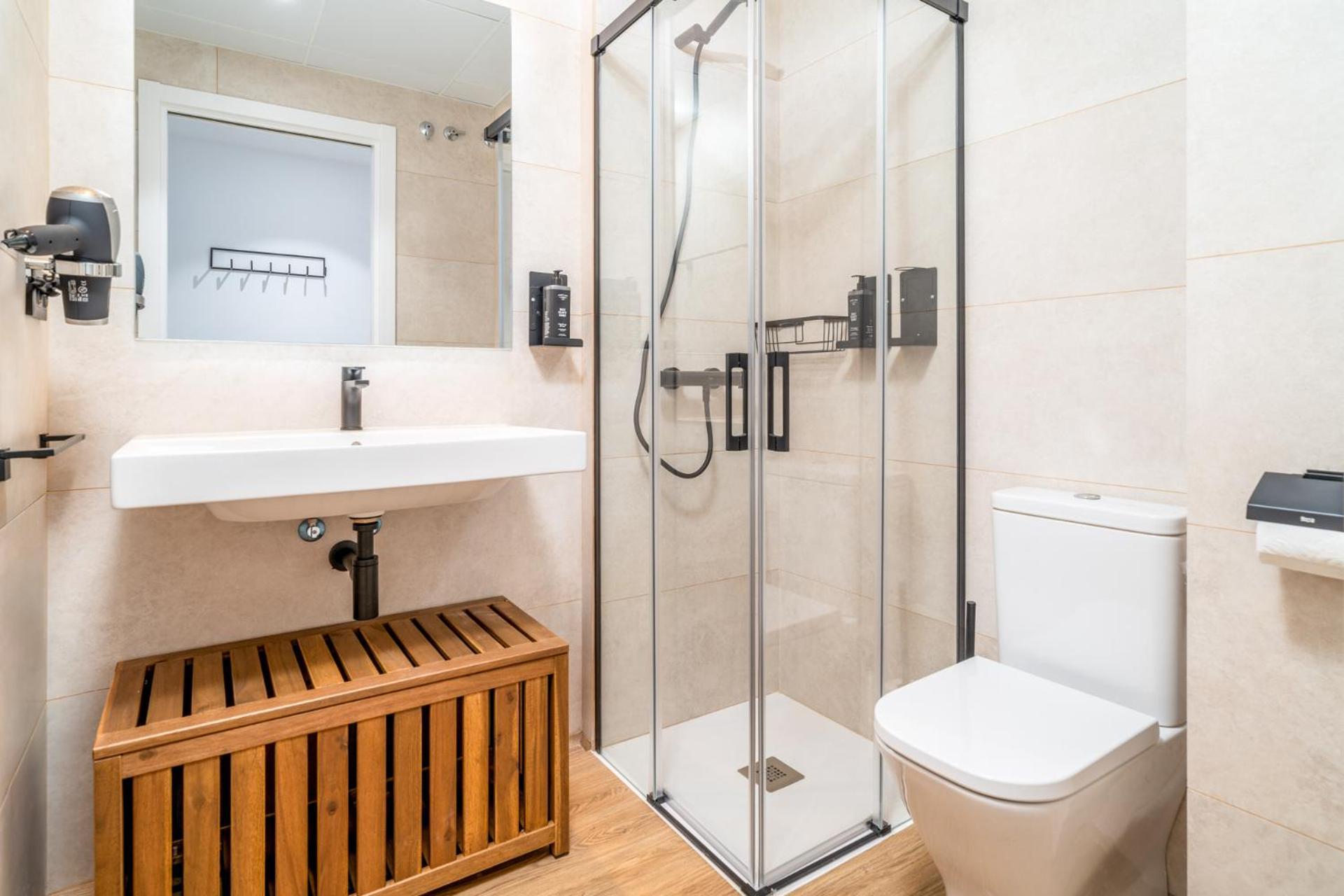 Limehome Barcelona Placa Pirineus لوسبيتاليت دي يوبريغات المظهر الخارجي الصورة