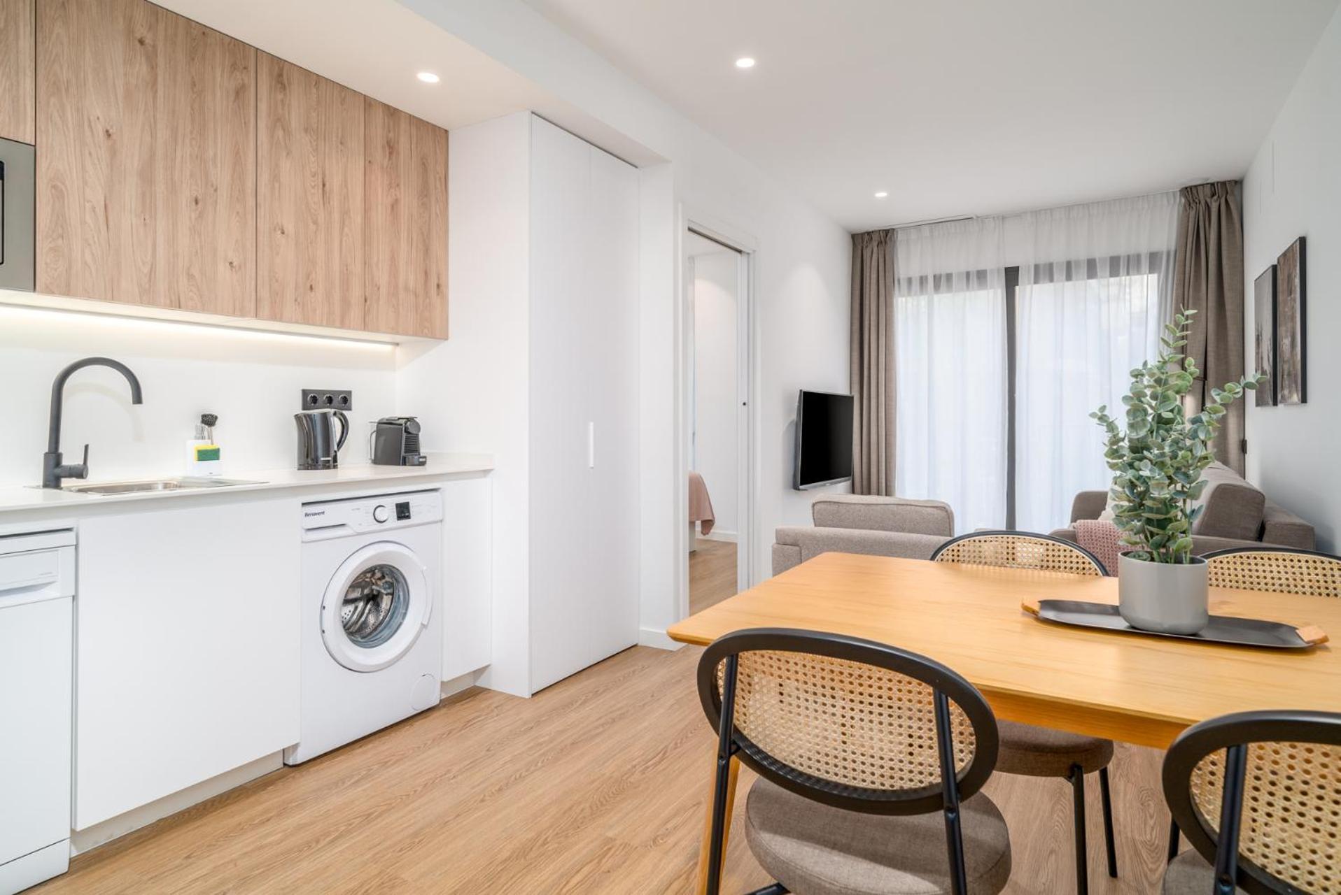 Limehome Barcelona Placa Pirineus لوسبيتاليت دي يوبريغات المظهر الخارجي الصورة