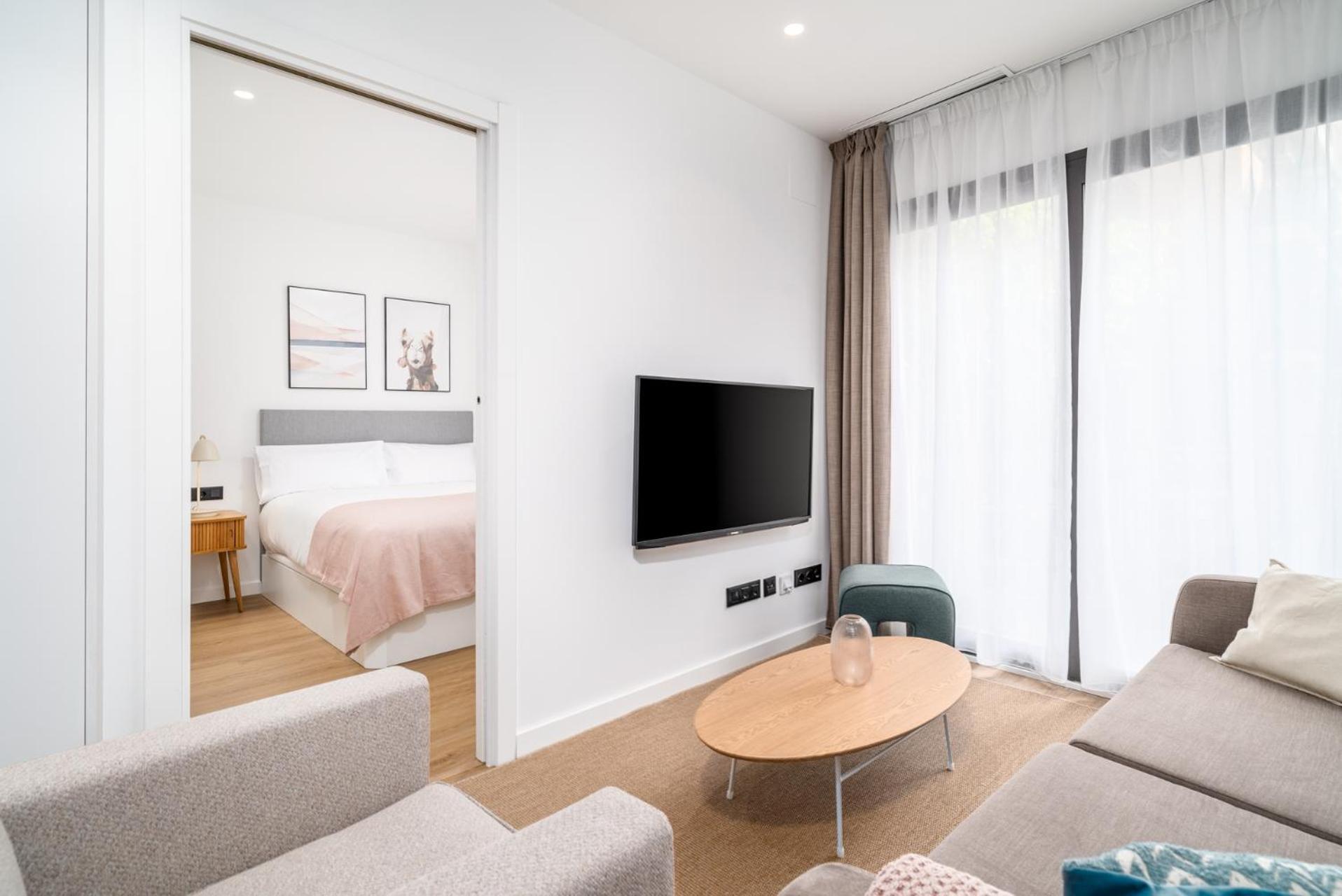 Limehome Barcelona Placa Pirineus لوسبيتاليت دي يوبريغات المظهر الخارجي الصورة