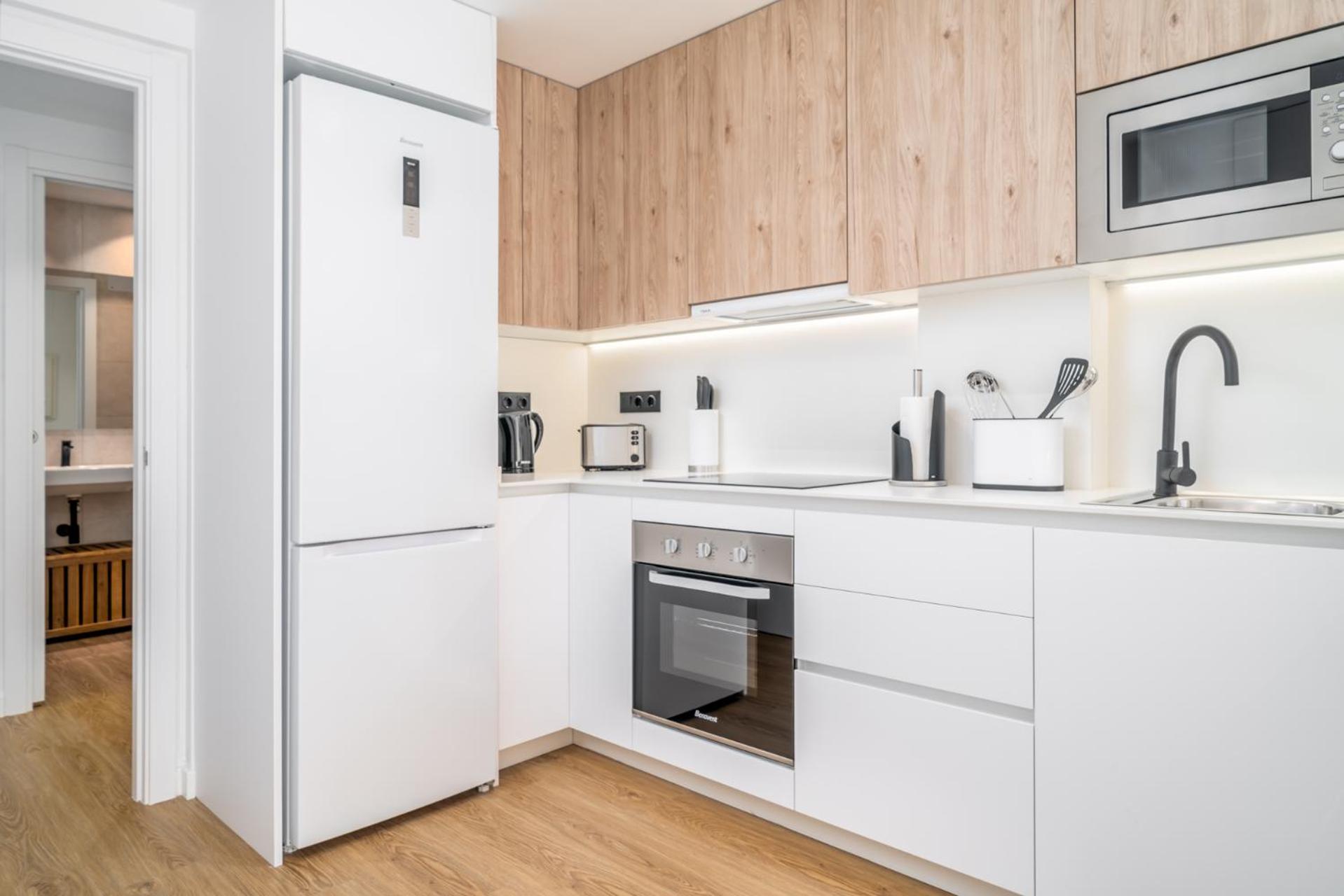Limehome Barcelona Placa Pirineus لوسبيتاليت دي يوبريغات المظهر الخارجي الصورة