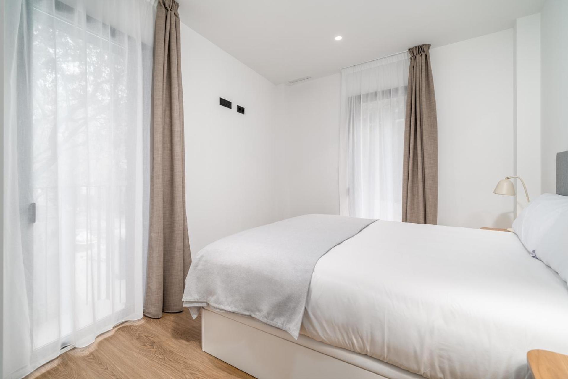 Limehome Barcelona Placa Pirineus لوسبيتاليت دي يوبريغات المظهر الخارجي الصورة