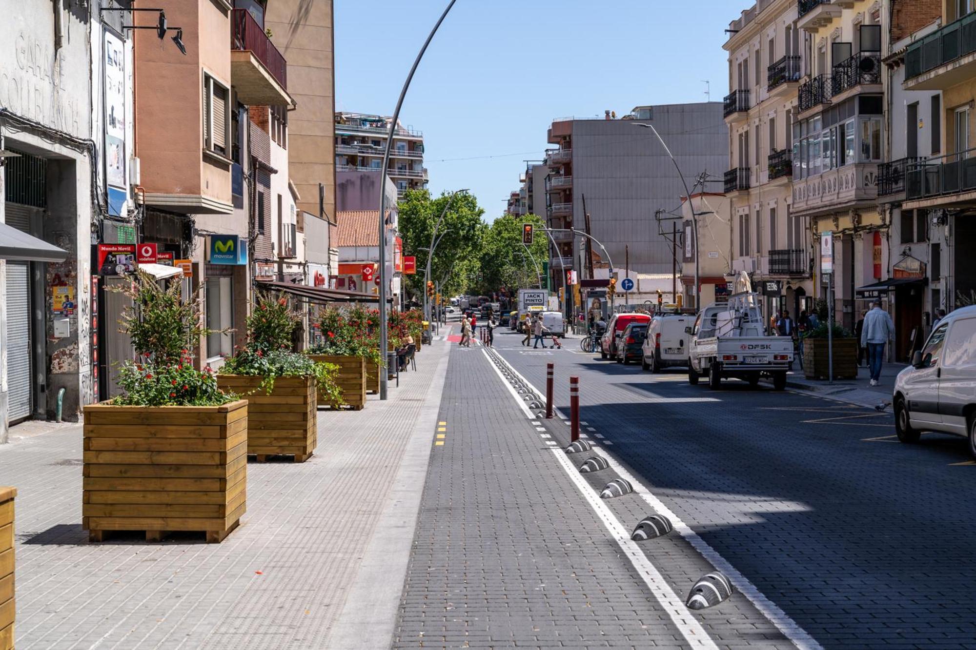 Limehome Barcelona Placa Pirineus لوسبيتاليت دي يوبريغات المظهر الخارجي الصورة