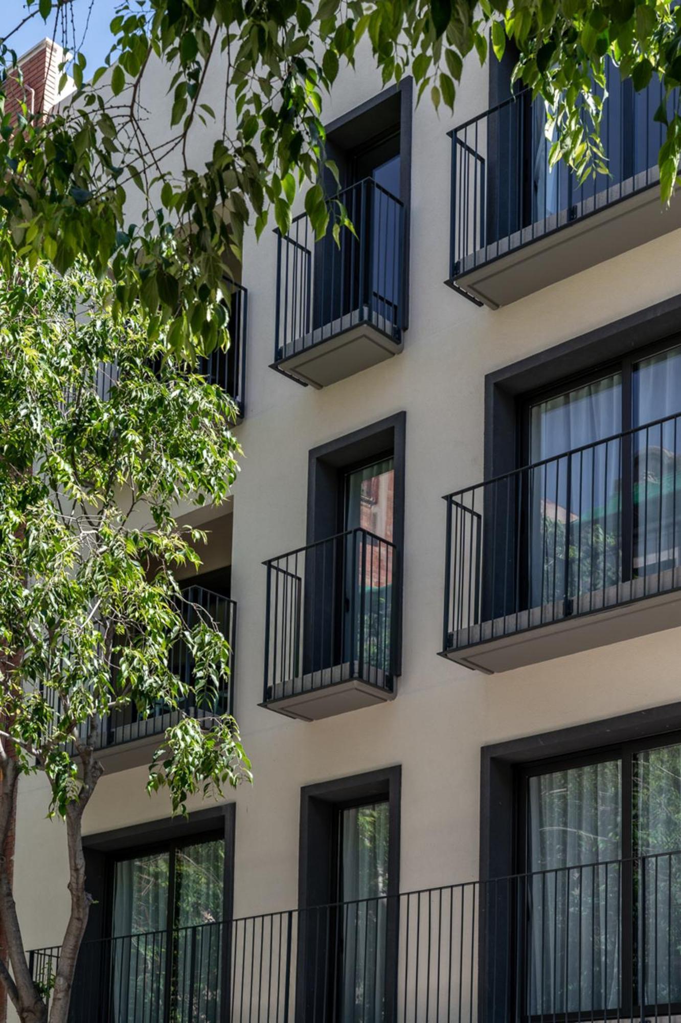 Limehome Barcelona Placa Pirineus لوسبيتاليت دي يوبريغات المظهر الخارجي الصورة